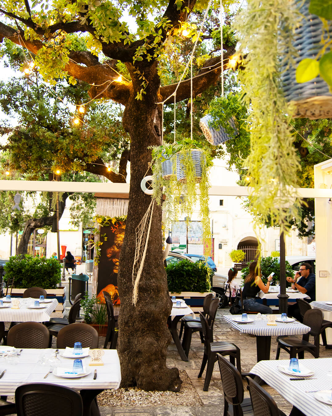ristorante con tavoli all aperto